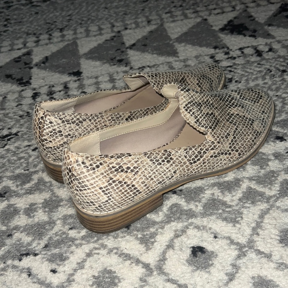 Indigo Rd. Loafers Snake Natural flats